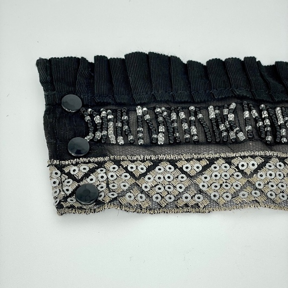 Stylized lace bracelet, black, unique, victorian or gothic style. - Picture 3 of 11